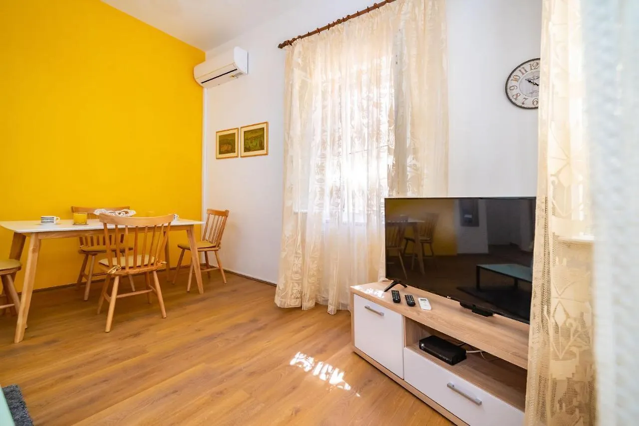 History Apartments Center Zadar 0*,