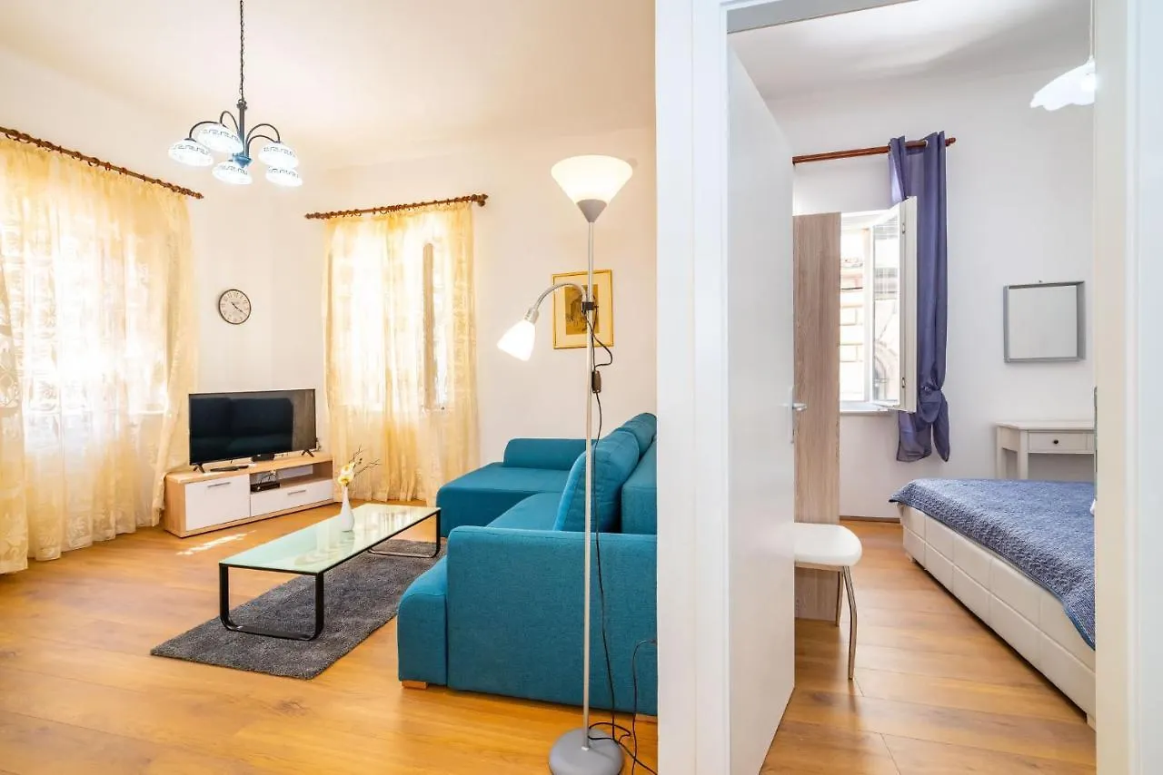 History Apartments Center Zadar 0*,